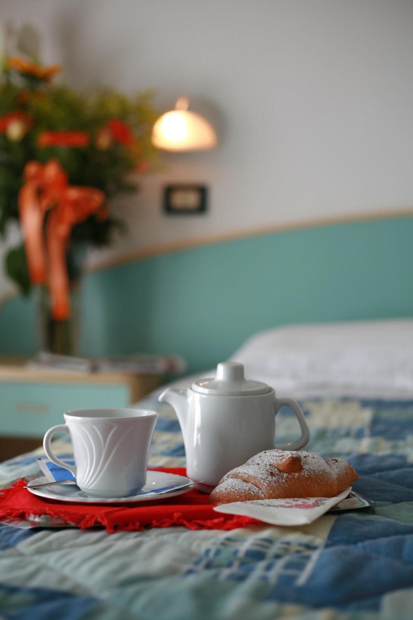 Hotel Letizia Rimini Kültér fotó