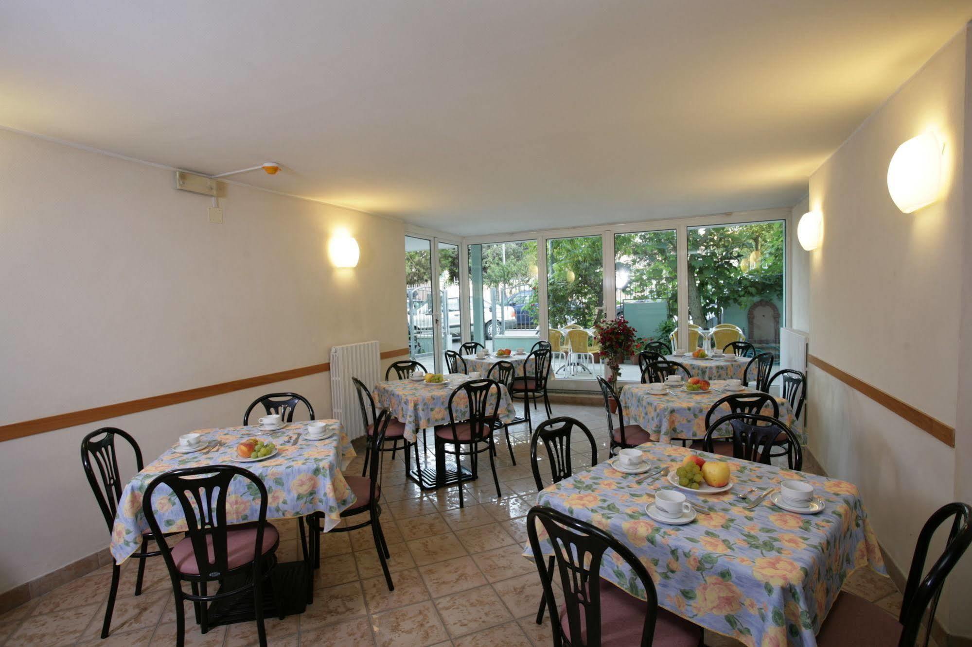 Hotel Letizia Rimini Kültér fotó
